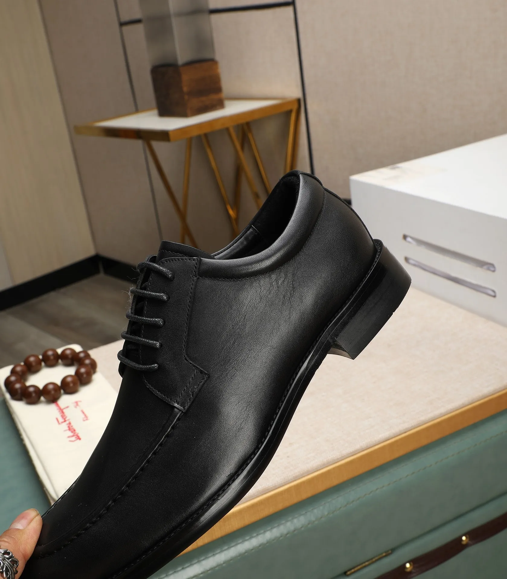 Men's shoes 💰540📛📛(water-dyed cowhide) Salvatore Ferragamo high-end (Salvatore Ferragamo) is the world's top luxury footwear brand. It comes from the fashion kingdom of Italy and is famous all over the world for its traditional handmade design and novel styles...🚶🏻🚶🏻New suit shoes are available simultaneously at the counter. This model is purely handmade. The fabric is imported from Italy's original first-layer cowhide. Soft water-dyed cowhide lining. Original authentic outsole🌀🌀Size: 38➖44 (45 customized)